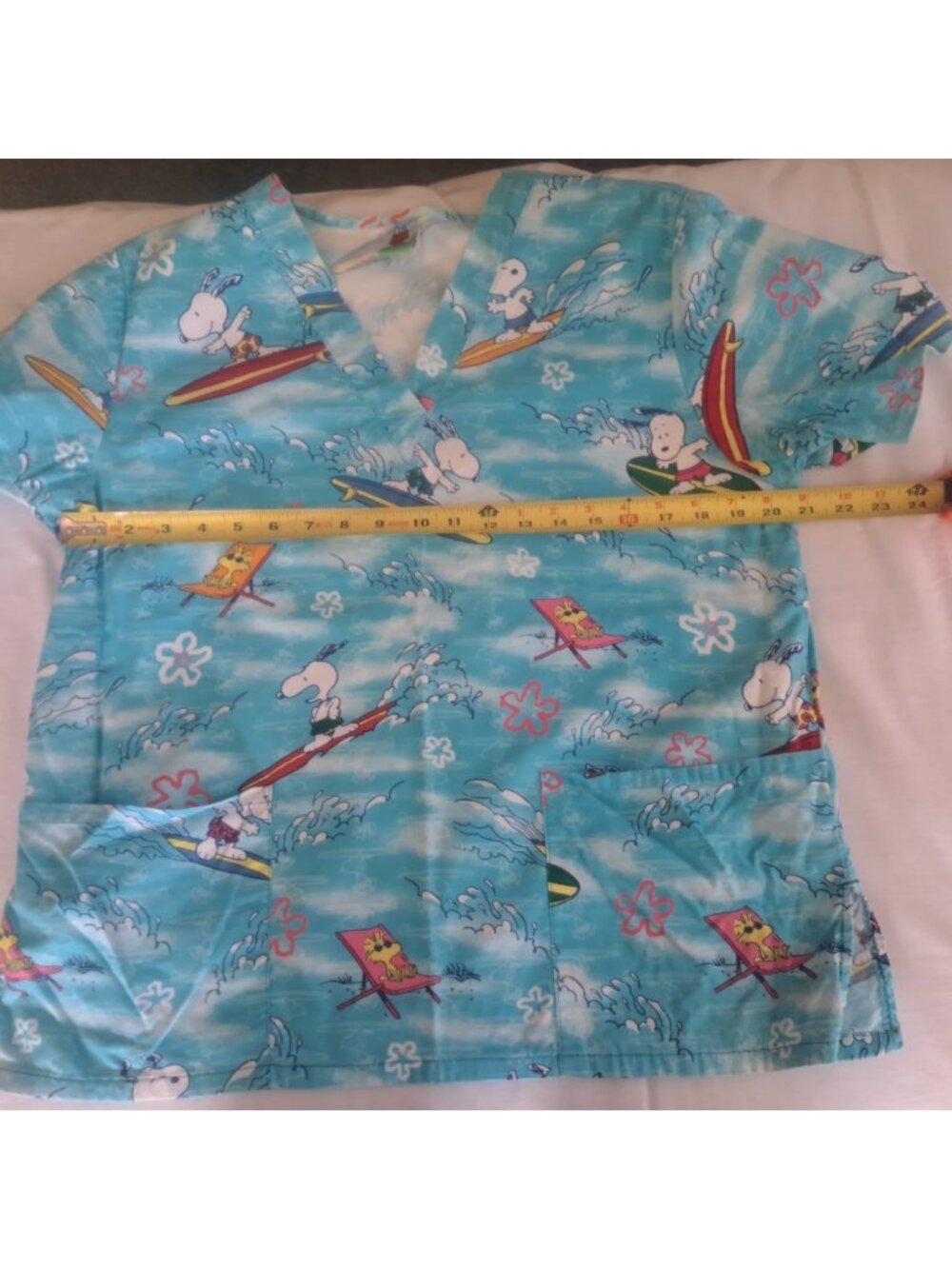 Peanuts Snoopy Summer Surfer Beach Scrub Top Turquoise M Medium Women's - Picture 3 of 6